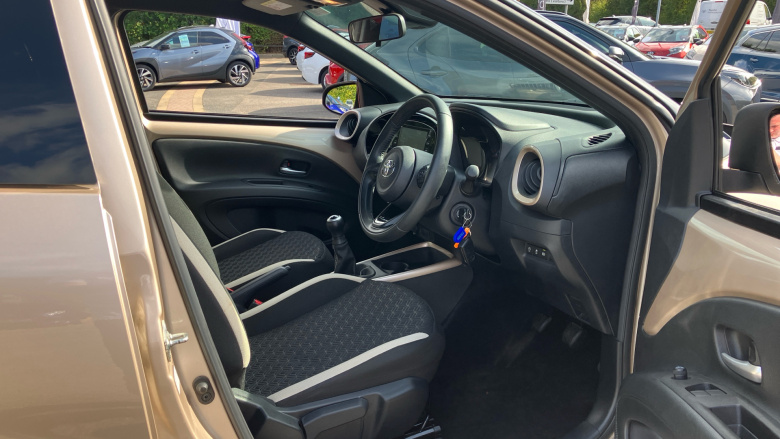 Toyota Aygo X 1.0 VVT-i Edge 5dr Petrol Hatchback